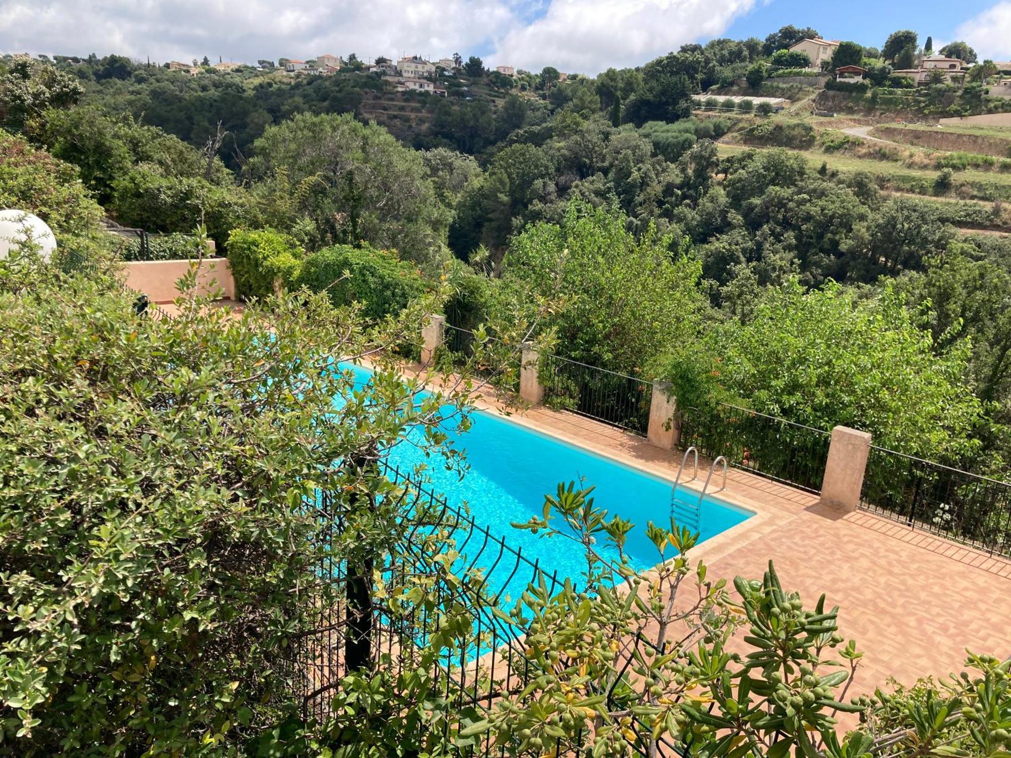 T2 Traversant Avec Une Grande Terrasse Et Piscine Кань-сюр-Мер Экстерьер фото